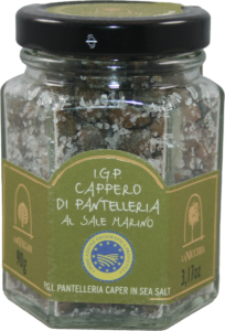 Câpres IGP cappero di Pantelleria IGP au sel marin. Câpres conservées dans du sel, spécialité sicilienne. Producteurs locaux, bourgeons au parfum intense et délicat.