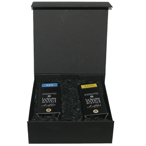 Coffret de deux vinaigres balsamiques de Modène IGP.3 étoiles vieilli dans 12 fûts en bois de cerisier & 4 étoiles vieilli dans 16 fûts en bois de genèvrier