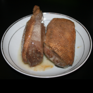Magrets confit de canard du Sud-Ouest IGP. 2 magrets cuits dans la graisse de canard, généreux et convivial. Produit d'exception, spécialité du Gersoise.