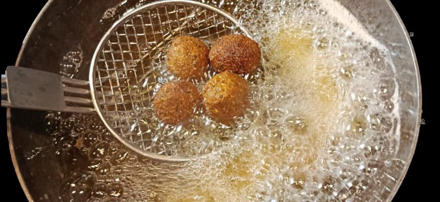 Recette de falafels aux pois chiche bio. Recette authetique, permet un repas végétarien protéiné. Parfait accompagné d'une salade.