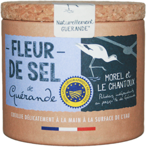 fleur de sel de Guérande IGP, texture légère et friable, saveur fine riche en oligo-éléments. Récoltée à la main par des paludiers dans les marais salants.