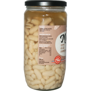 Mogette de Vendée IGP à la campagnarde. Typique de la dénomination, arômes délicats de châtaigne et de poireau, cuisinées avec de l'eau du sel et de l'ail.Mogette de Vendée IGP à la campagnarde. Typique de la dénomination, arômes délicats de châtaigne et de poireau, cuisinées avec de l'eau du sel et de l'ail.