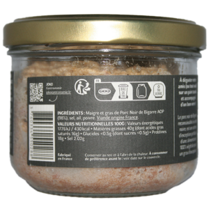 Rillettes de porc noir de Bigorre, conserve de 180g. Effiloché, bien grasses et délicates. Porcs élevés en plein air en haute Pyrénnées.