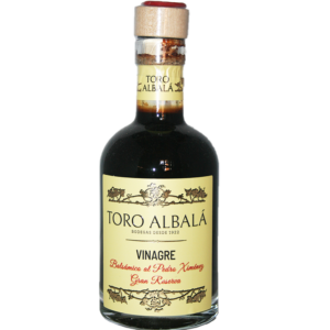 Vinaigre Balsamique al Pedro Ximenez Gran Reserva AOP. Robe sombre et brillante, veloutée. Long vieillissement arôme boisé de raisin sec, figues, datte.