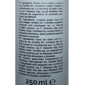Vinaigre Balsamique IGP Modène gris La Secchia, vieilli dans 12 fûts en bois de murier et de cerisier de 60 à 20 l. Couleur noire brillante, goût délicat et fruité.
